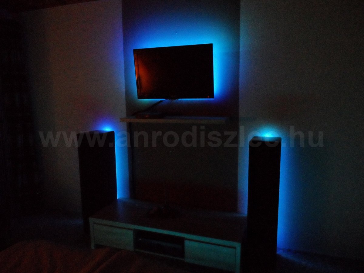 RGB Dekor led - kék színű fénnyel nagyon modern a szórakoztató center :)