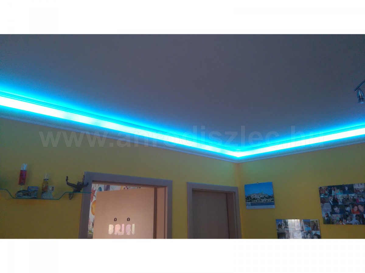 RGB led szalagos világítás - világoskék