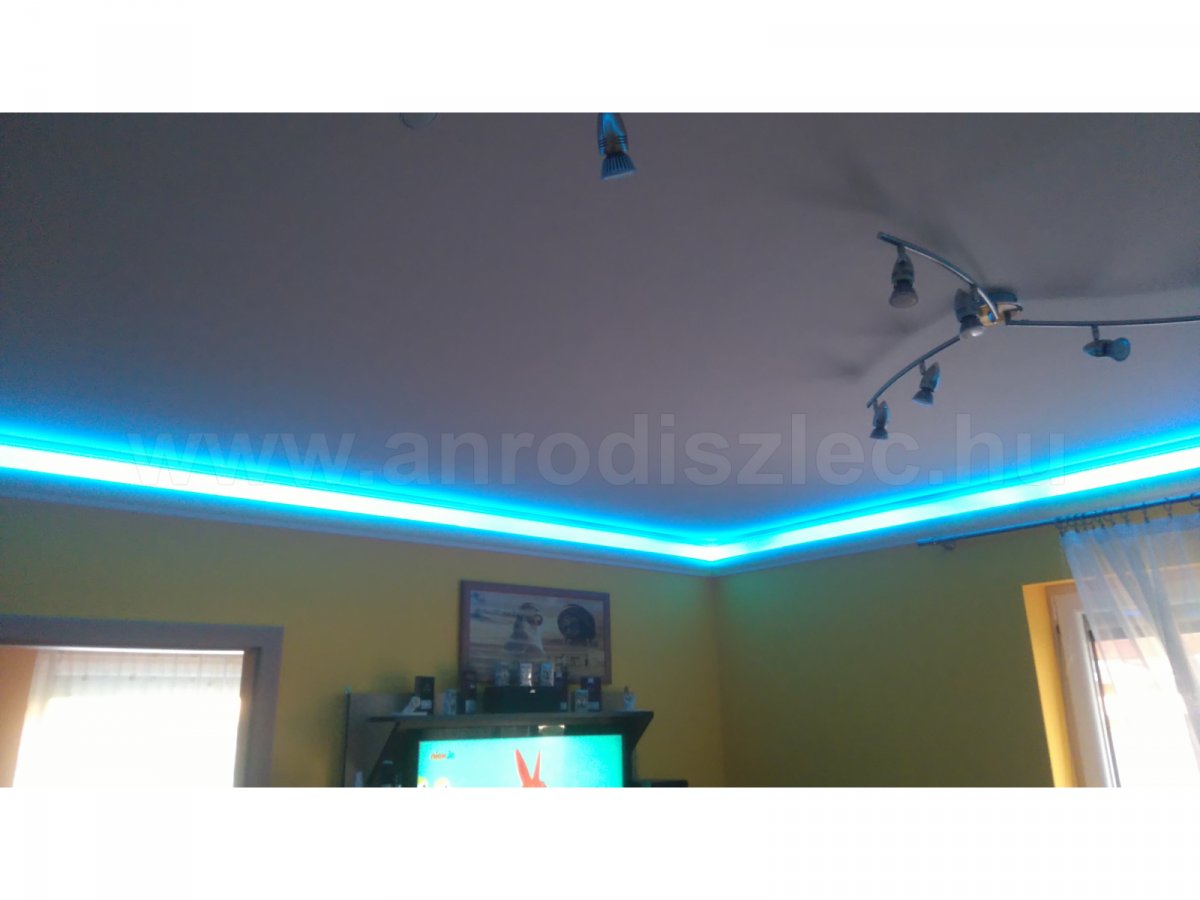 RGB led szalagos világítás - világoskék