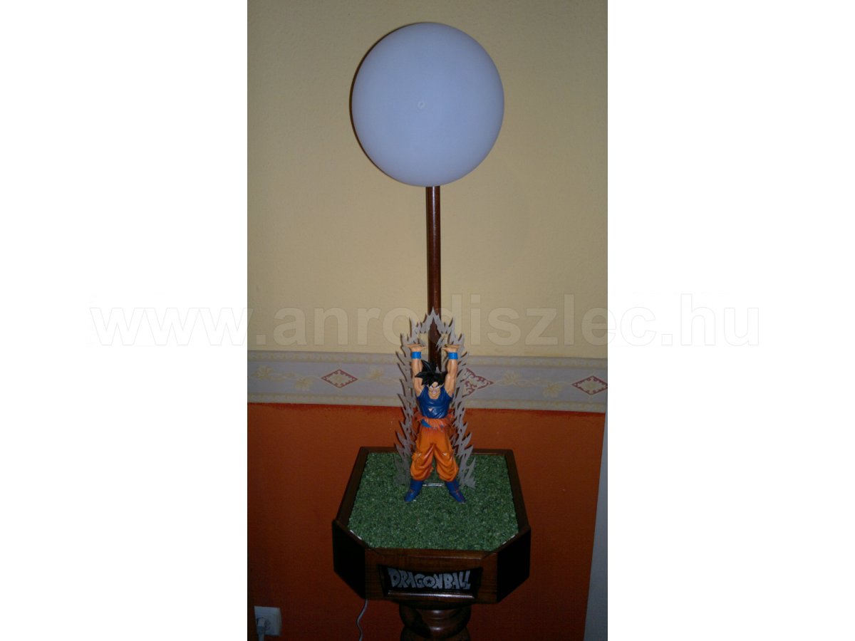 Különleges dísze a szobának a dragonball figura