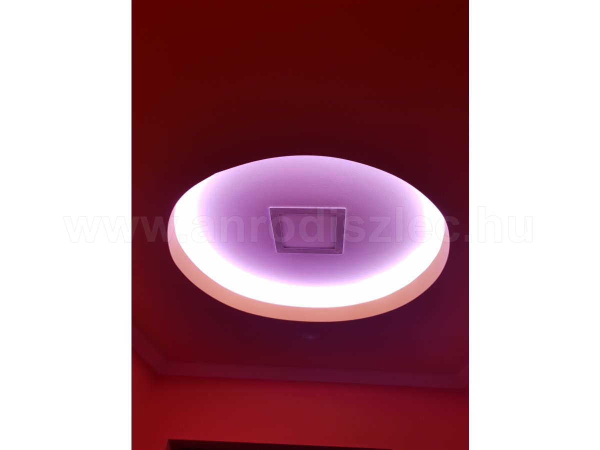 Kör alakú mélyedés álmennyezetben, LED világítással (RGB szalag hangulatfény és LED panel főfény)