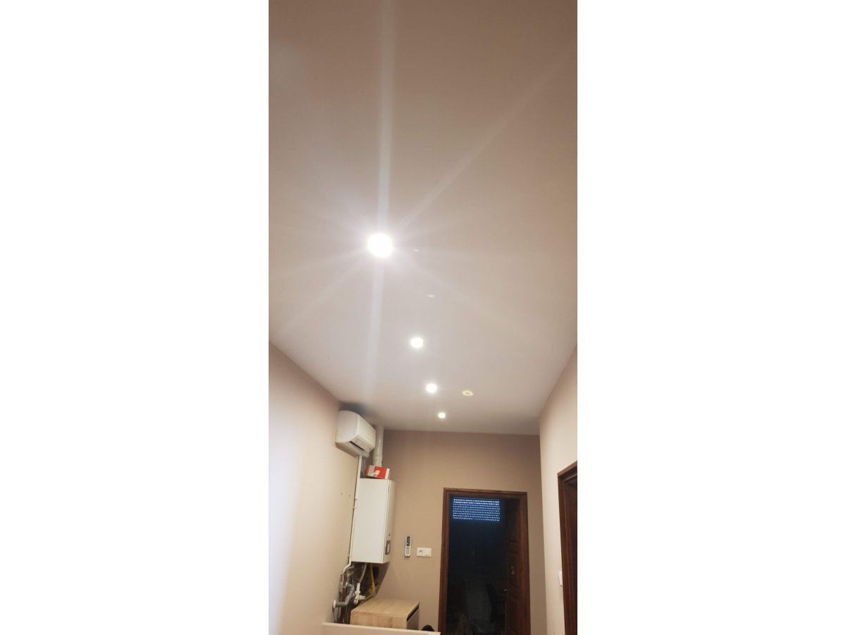 Kazánhelyiség és közlekedő 7 wattos LED spotlámpákkal