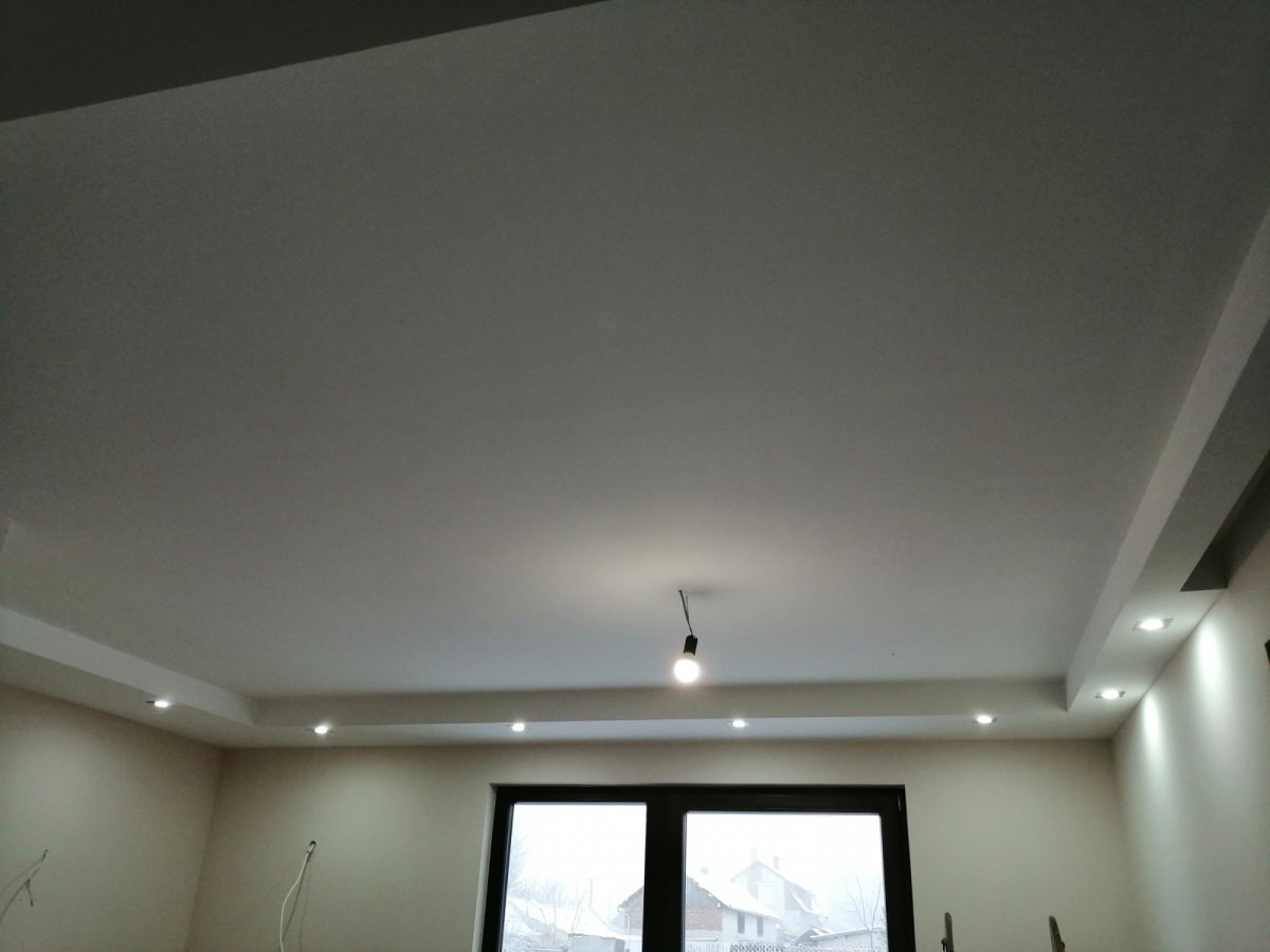 Négyzet alakú alu spotlámpák, benne GU10 hidegfehér 5W led izzóval